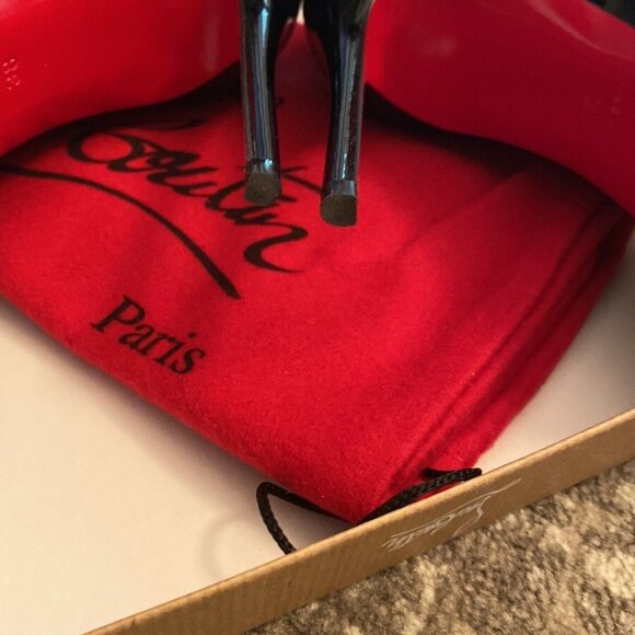 Christian Louboutin Hot Chick Scallop Pointed Toe Pump Black Patent - Picture 3 of 8